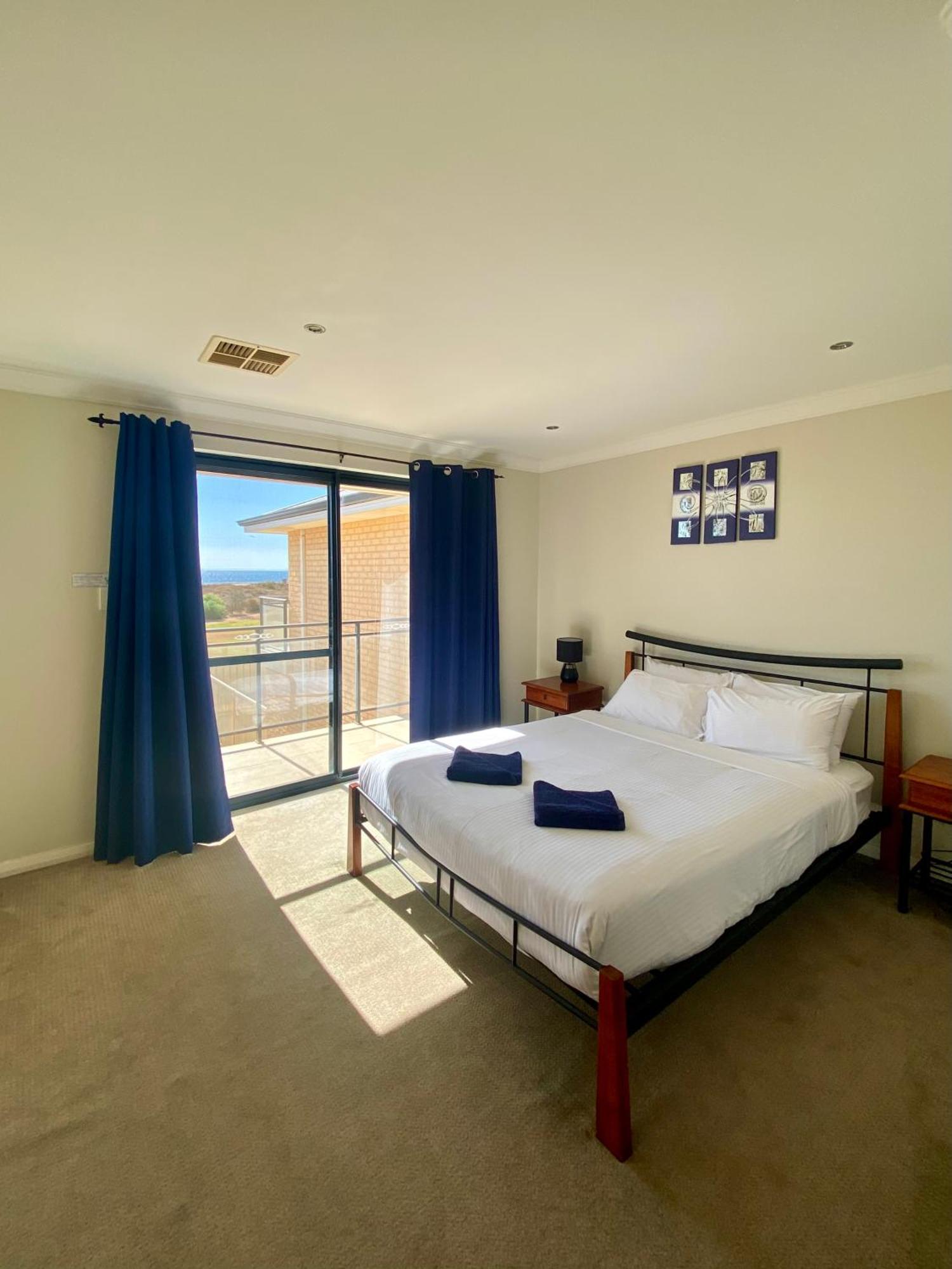 Port Denison Beach Resort Екстериор снимка