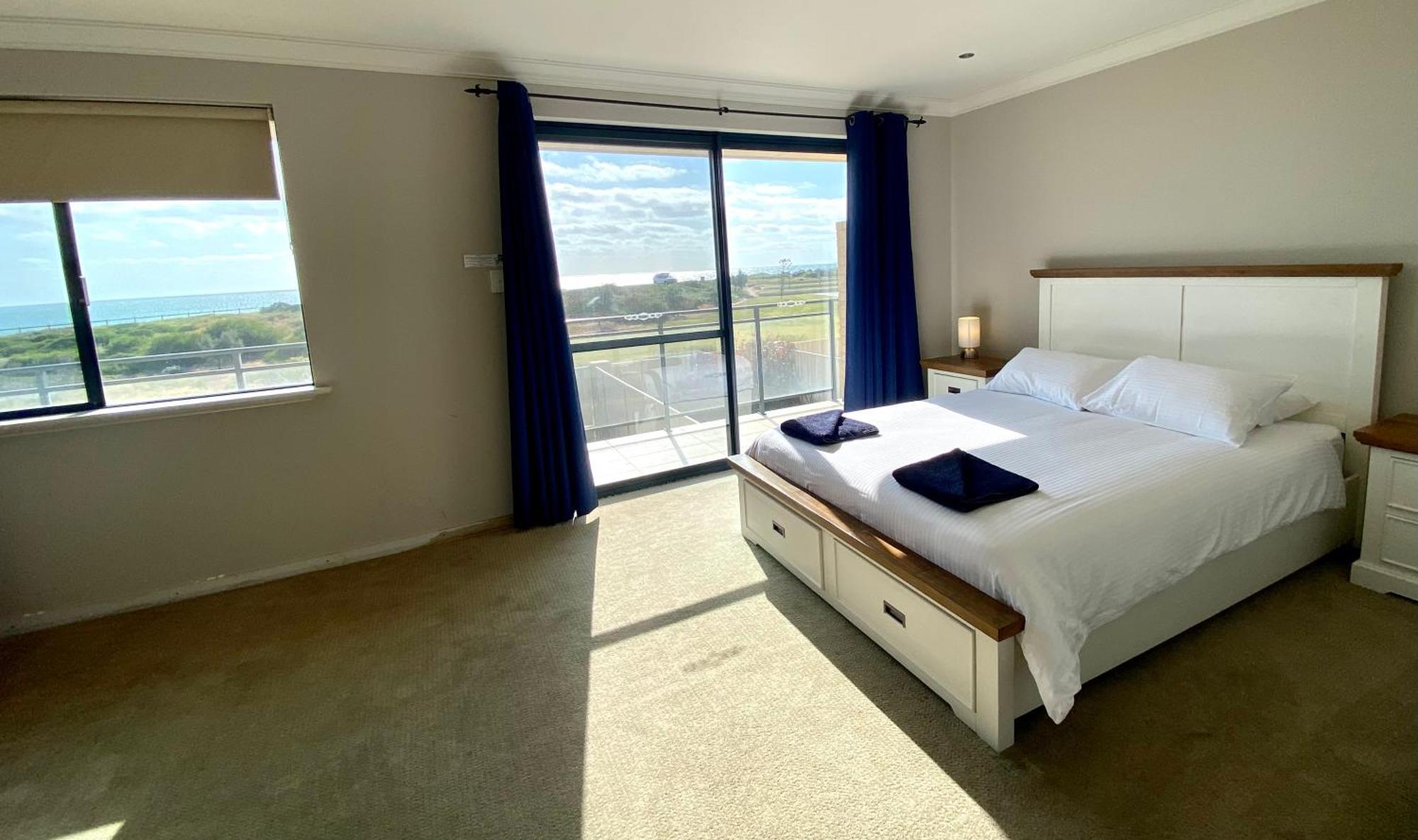 Port Denison Beach Resort Екстериор снимка