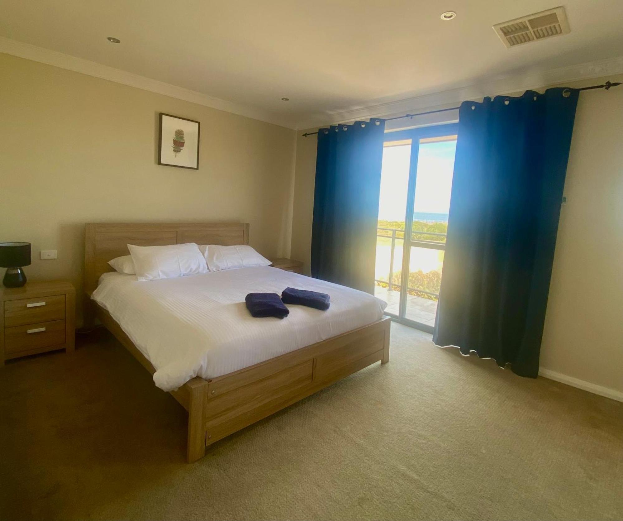 Port Denison Beach Resort Екстериор снимка
