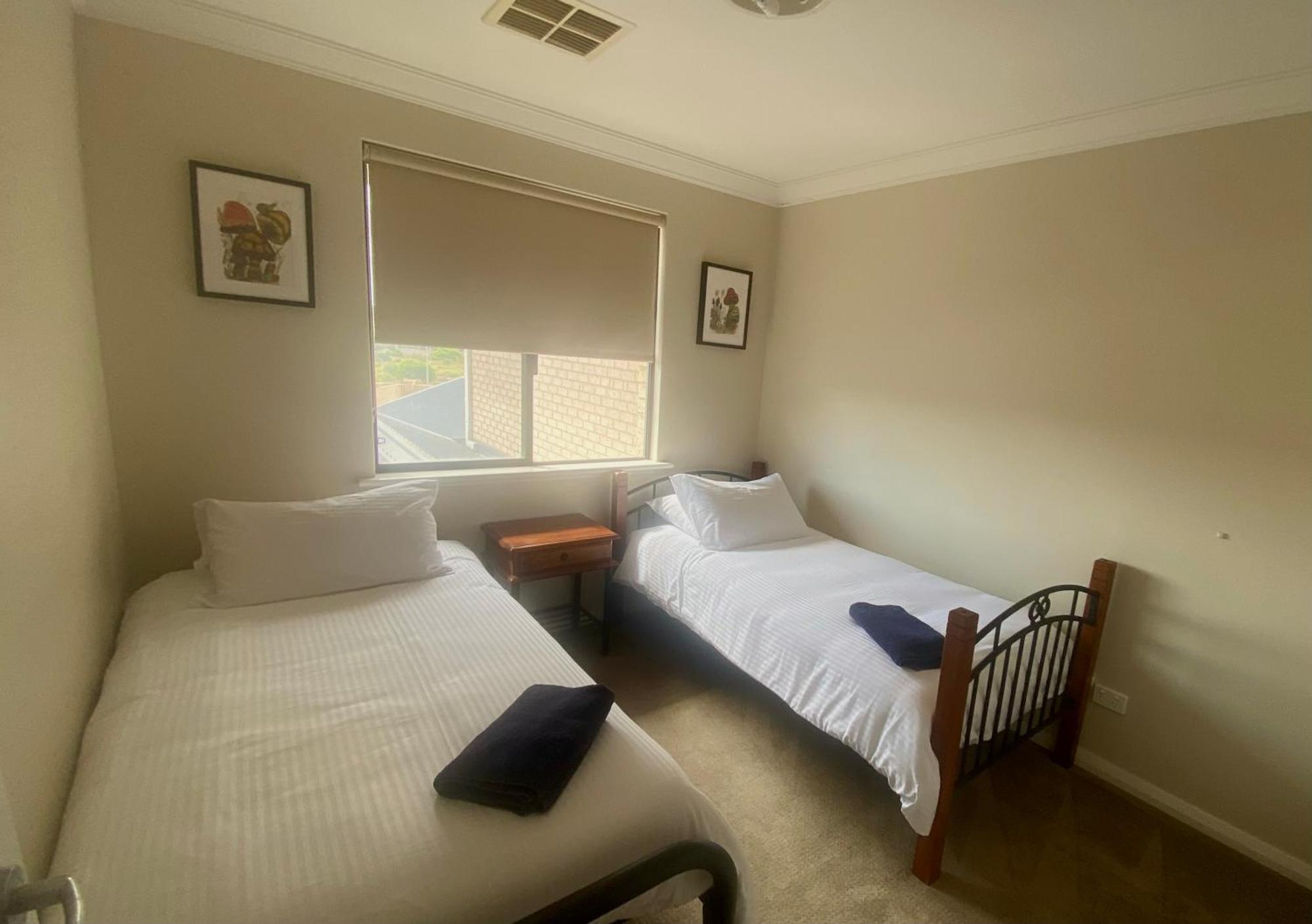 Port Denison Beach Resort Екстериор снимка